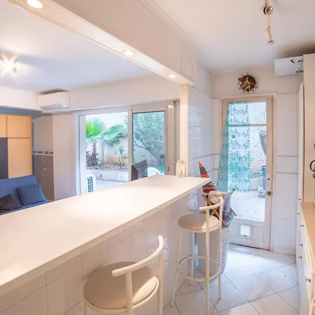 Beauvallon Furnished Flat *